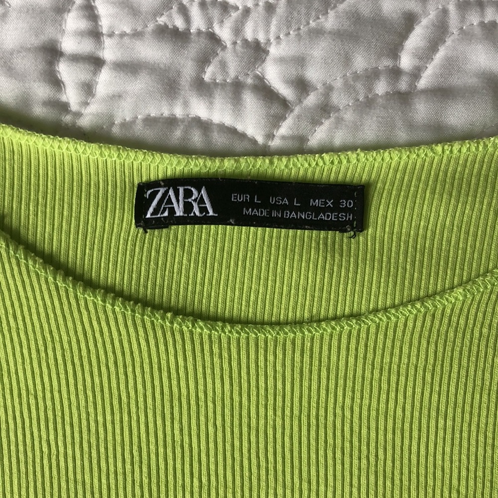 Zara Ribbed Crop Top Size Lg. Gorgeous Colour for Summer. Excellent Condition.